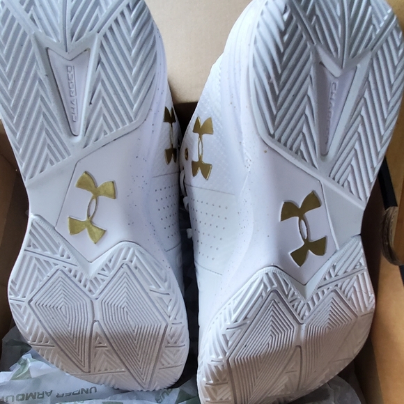 Under Armour women's  volleyball shoes - Picture 2 of 4